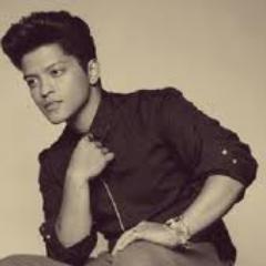sou fã do @BrunoMars , eu amo muito ele !