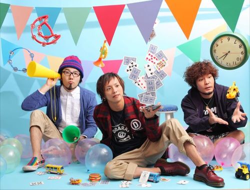Mr.JiNGLES公式twitter
最新のライブ情報、物販、時にはメンバーの小ネタまで情報発信します。
Vo&Ba レイジ
Gt&Cho イサナ@AIUEO_O137
Dr&Cho ワクさん@waku2_jingles