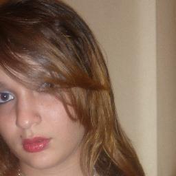 Amo futebol adoro sair com meus amigos e sou fã do Neymar....***_***