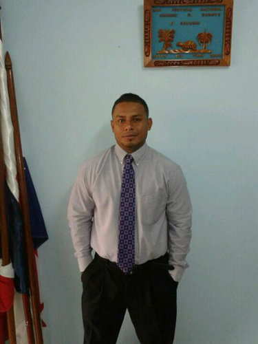 Persona divertida, parrandera, q l gusta gozar la vida, conocer personas para hacer amistad, profesor de educacion Fîsica.