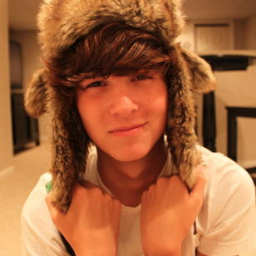 Hello Loves, I'm Daniel and your cute. I sing and play the guitar. I'm a boy Directioner and Belieber. And no I'm not gay. But anyways there's this girl...