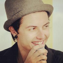 “E todos os dias, a noite antes de dormir, eu chego a conclusão de que te amo mais” @pelanzarestart Lutando pelo sorriso do Pepe desde 04.07.2010! :)