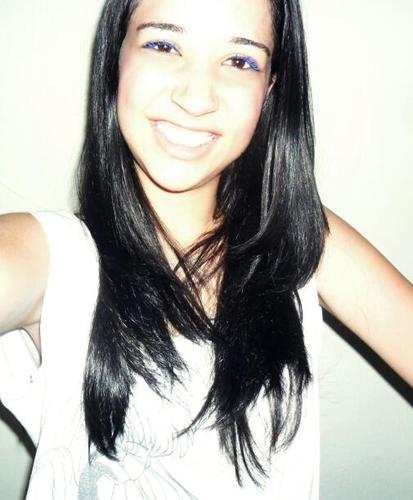 15 anos, Geminiana, São Paulina, ciumenta, Feia, Chata, desastrada, não esqueço das pessoas fácil. Si quer saber mais, me segue ;*