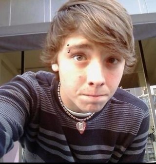 Purplehatsyo's profile picture. Used to be @keatsdarling but then i got reported twice cause life hates me. if u dont like emblem 3 u can leave. Describe myself in one word? Vulgarassemblem3:D