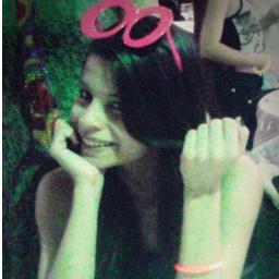 Para estar junto não é preciso estar perto,mas sim do lado de dentro do coração!Menina sonhadora,simpática,legal,que só pensa em ser feliz!19aninhos^^!