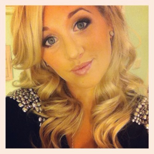 Schlägt dein Herz auch für Haare, Make-Up und Co. ? Dann besuche meinen Youtube-Kanal : http://t.co/JRCUplPu.