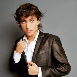 VENEZOLANO, AMIGO, HIJO, GUARO, ACTOR Y PRODUCTOR DIRECTOR GENERAL DE LA FIRMA BOOROSKY PRODUCCIONES.                                   CREO EN DIOS Y EN MI FE.