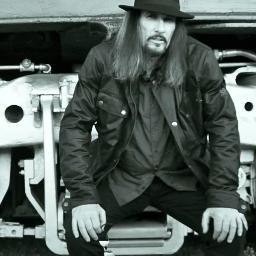 Band leader of Chrome & Helios Creed, guitarist, singer & producer of warped heavy sounds since '76, Hendrix fan, Train enthusiast, Psychedelic Punk Rocker