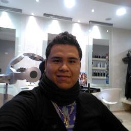 ME LLAMO JUAN DAVID SOY ACTOR Y MODELO IYALIANO SOY DE CALI COLOMBIA DEL 6 DE AGOSTO DEL 1989