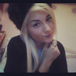 CaseyGoldie's profile picture. 