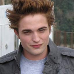 I LOVE ROBERT PATTERSON. BEST ACTOR EVER! I ALSO LOVE TWILIGHT... BEST FILMS