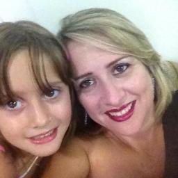 Coordenadora de Vendas Regional Executiva RH CO_N, formada em ADM, adoro passear, viajar, curtir família e brincar com minha filhota!!!!!!