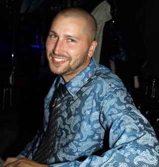 v_badion's profile picture. 