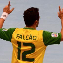 Um fã clube do mito Falcão, melhor jogador do mundo de futsal.