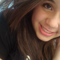 Eu gosto de pessoas que tiram sorrisos de mim, quando eu menos espero e mais preciso.