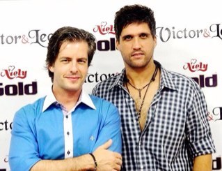 Quando você ama algo de verdade, você não tem coragem de desistir ♥ @victoreleo