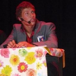 Koen93's profile picture. Student journalistiek, zondagamateur R.K.S.V Vogido, werkend bij New York Pizza en idolaat van Zlatan Ibrahimovic.