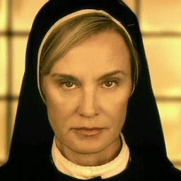 Freira e Diretora da Instituição Mental Briarcliff. Puta nas horas vagas.