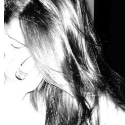 16 anos, taurina , carinhosa, simpática, inteligente, humilde, sincera .