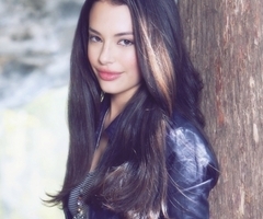 ciaaao belli sono il fake di Chloe Bridges la fidanzata di Nick Jonas in Camp Rock 2, segiutemi e vi seguirò #singlee