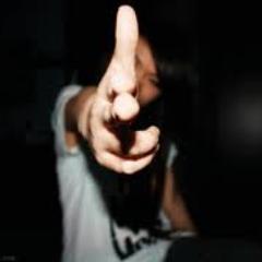 Twitter oficial da web Don't Ever Look Back http://t.co/8V4JLnfM Email para contato: delbcontato@hotmail.com