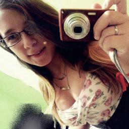 Duas pessoas, dois sentimentos e um grande amor.
ʕ•ᴥ•ʔ ‏