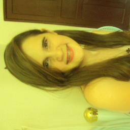 Virginiana,13 anos , simpática , legal , desastrada ,maluca ,sonhadora , ciumenta, estressada , boba , palhaça , prazer , eu (: