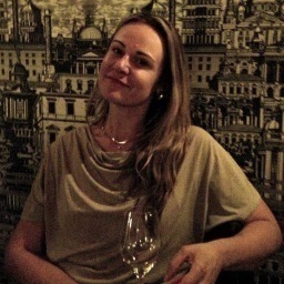 Erin_E_Smith's profile picture. A Cali girl who lives in London, writing and tweeting all things wine and spirits related- pretty much living the dream.