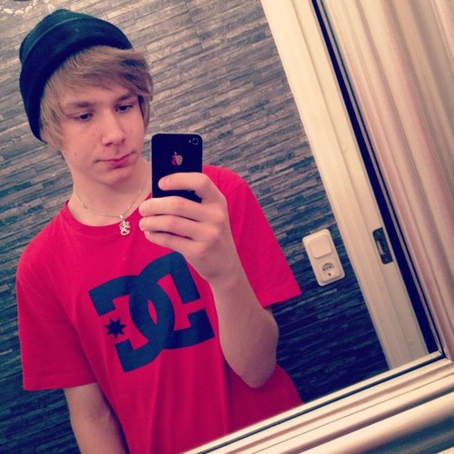 Music4life.... Follow me, i'll follow backk(: