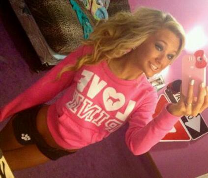 hotbittchprobzz's profile picture. its tough being hot✌