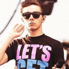 nathan, nunca pare de sorrir ok? Assim como eu, milhares de pessoas precisam do seu sorriso para ficar de pé ♥