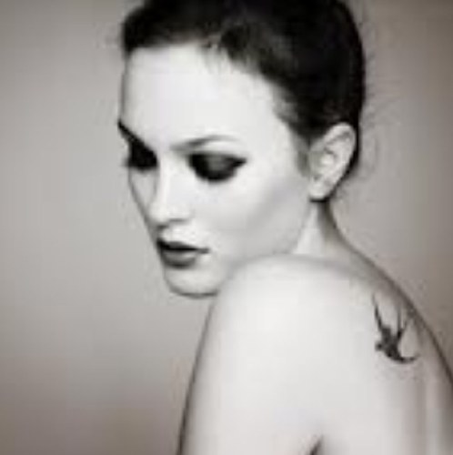 Im a teen, i have all sorts of problems mainly about boys & my body ! Follow me if you can relate. Oxox