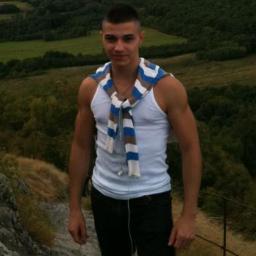 Hii ^^ I'm Ben. 18 years old. I'm from Hungary. Follow me!*.* 3