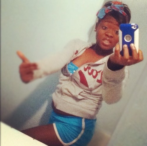 .Xx_SHORT_Xx FINE thICK .SAVAGE BARBIEE ._SINGLE bUT MUH HEARTS TAKENN ..