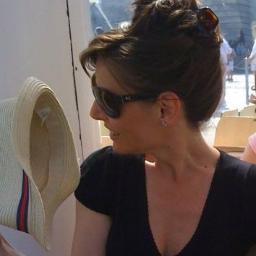 AnaSoleRamona's profile picture. “Mi sveglio sempre in forma e mi deformo attraverso gli altri.”