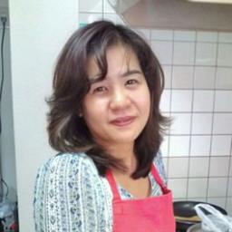 14年、在宅で月30万円以上を稼ぎ続けるフリーランス。
長女が生後3ヶ月の時在宅でデータ入力を始め、1ヶ月後100名超の在宅グループを創設。

社長秘書、PCスクール講師、Web関連を在宅でこなし、数社のベンチャー企業社長からヘッドハント。在宅で年収1000万円以上を稼ぐ。