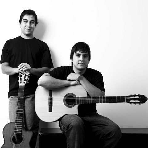 Dúo de Guitarras caaguaceños.. Dedicados a la musica paraguaya, latinoamericana en duo de guitarra!! @GabrielPortil15.-@albertoeriveros