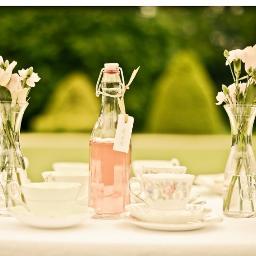 We hire vintage china, crockery and accessories to bring a touch of elegance and romance to any occasion, be it a picnic for two or a wedding for 100 plus.