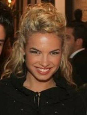 Sem a Lua sou nada , Sou a Coca sem Cola , O Twitter sem seguidores , etc...
Sempre te amarei vc @Lua_Blanco !!!!