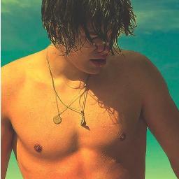 Directioner, belieber, Lovatic et Jcat, je suis un garçon normal. Viens pas me parler ou me follow si c'est pour chercher la merde. bsx bsx