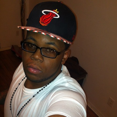 Ay wats haapnin its ya boy meech. im a 22 male from Chicago looking to enjoy life and make money everyday. follow me and my Twifey @KeriKrew__ #TeamHeat