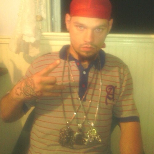 im hawian,puertorican,and indian love money proud father of one lookin for real friends....