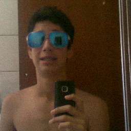 jogador de futebol e feliz ;)