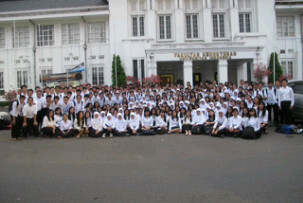 Sie Pendidikan FKUI 2012 • Satu Angkatan Tetap Utuh!