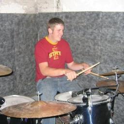 A huge sports and music fan.  I love Iowa State!! I am a realistic fan that loves talkin sports, music, things and stuff!!