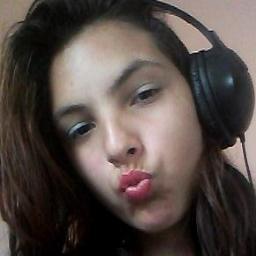 sou meiga,sei ser amiga quando precisa,todos acham que eu sou simples,mais é com minha simpliscidade que eu faço a diferença
        Paolla Forthinelly