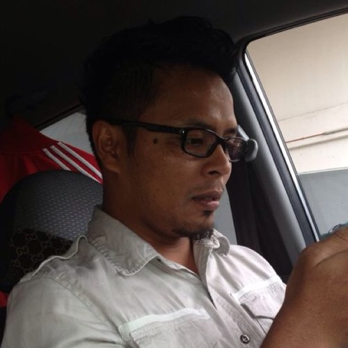 senyum tak perlu kata ape2 ....