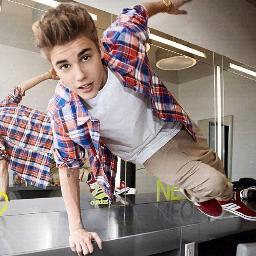 hello i love justin and Thurs you will know all his love justin kisses