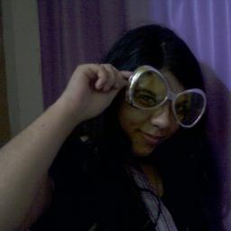 Eu sou divertida, adoro ouvir musica,sou bastante amiga.Gosto de pessoas divertidas e que sejam sinceras comigo. Essa sou eu :p