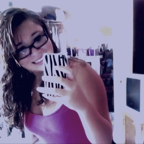 Follow mee  !!!  
Kik me (; 
alyssasimspon52
